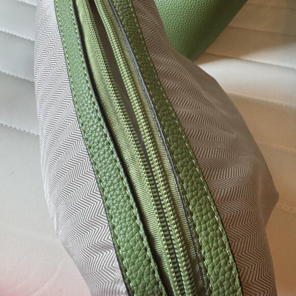 Neiman Marcus Pistachio Green Vegan Leather Bucket Purse - Picture 5 of 5